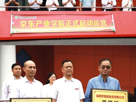 www.milan.bet:纯牛奶倒出通明液体？青海共和县商场监督管理局：建立查询组全面查询
